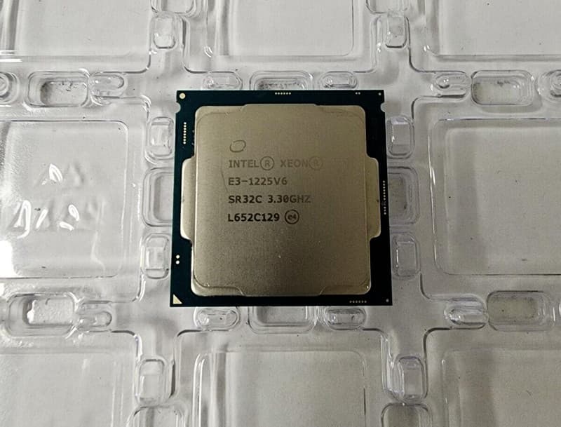 Intel Xeon E3-1225 v6 Quad Core 8MB Cache 3.3GHz 8GT/s CPU - SR32C