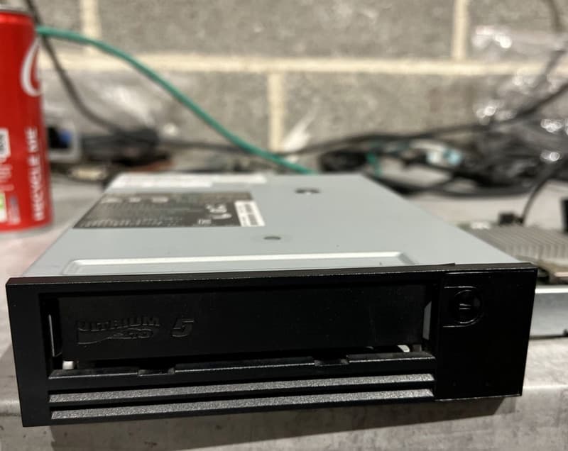 0Y16H4 Dell LTO5 HH V2 Tape Drive + SAS Controller KC30D / 12X4242 IBM 39U3434